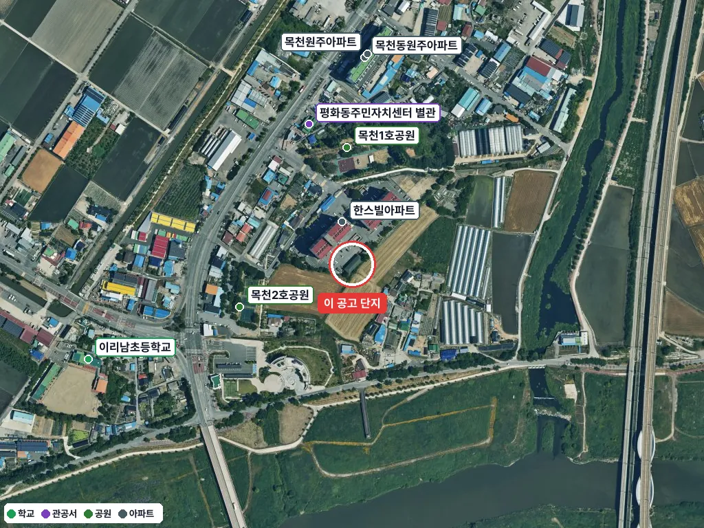 익산한스빌 국민임대주택 예비입주자 자격완화 모집 공고 항공사진 — 빨간 원이 단지 위치(국토부 브이월드) · 주변 시설 7곳 표시